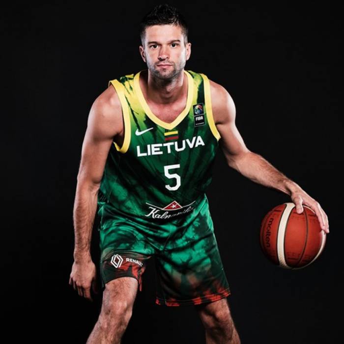 Photo of Mantas Kalnietis, 2021-2022 season