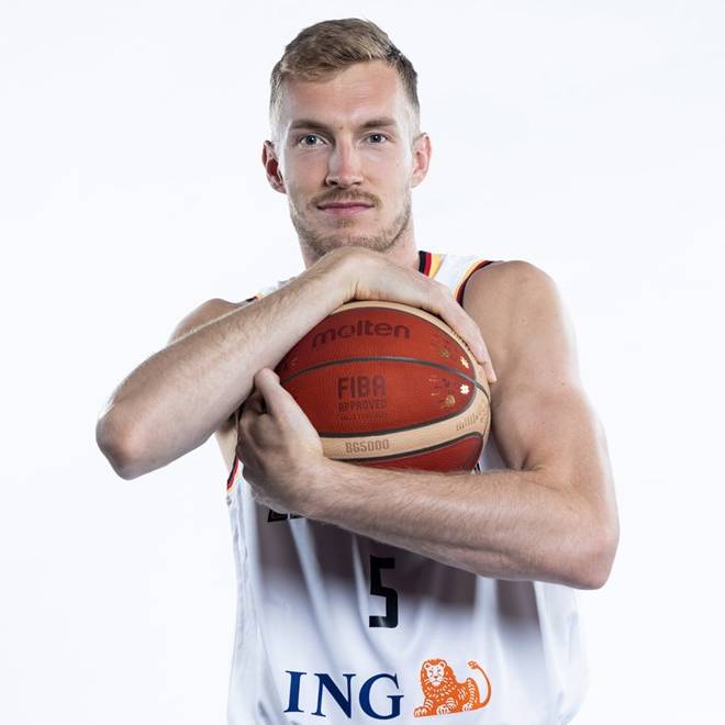 Photo de Niels Giffey, saison 2022-2023