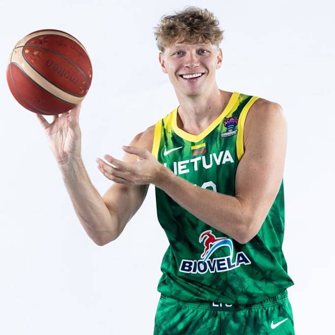 Foto de Mindaugas Kuzminskas, temporada 2022-2023