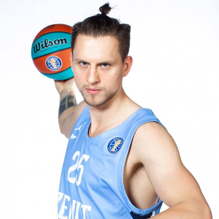 Foto de Mateusz Ponitka, temporada 2020-2021