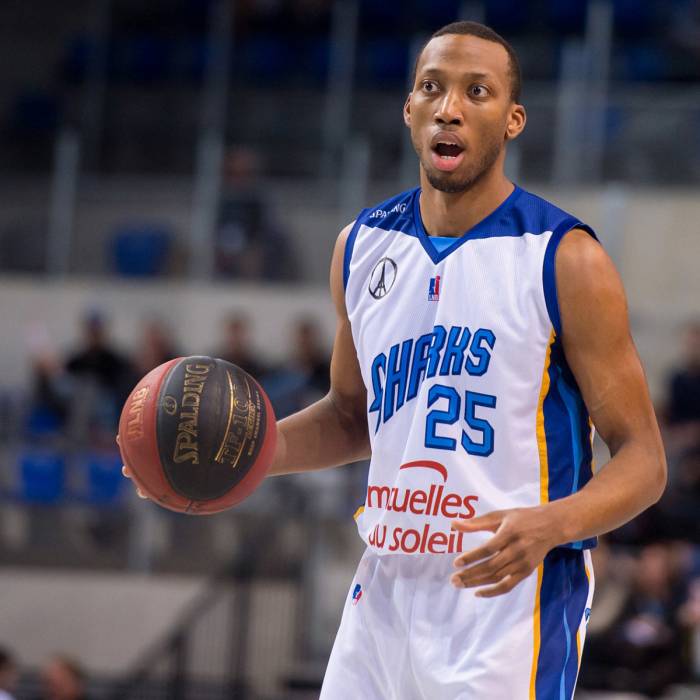 Photo de Akil Mitchell, saison 2015-2016