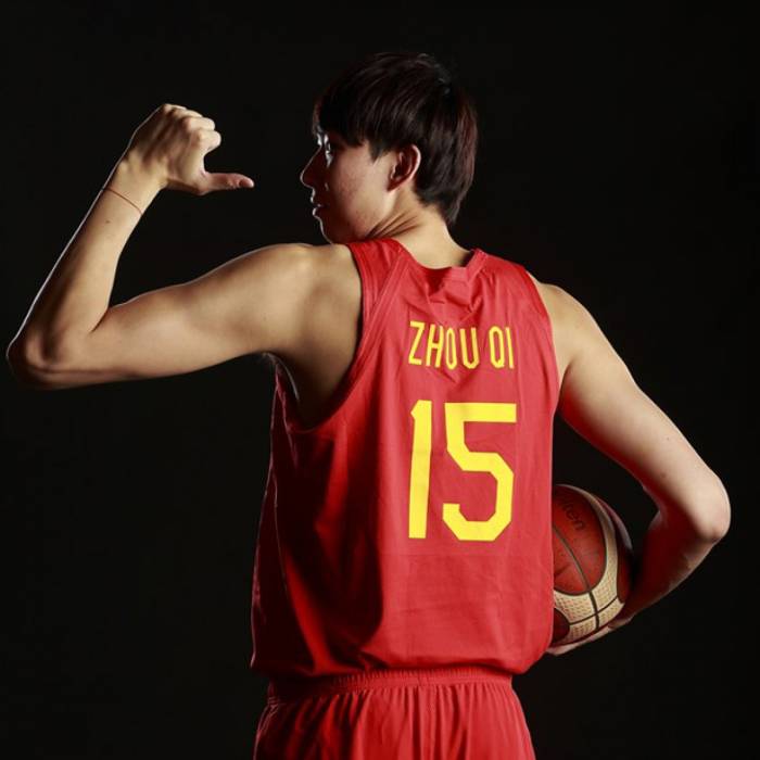 Foto de Qi Zhou, temporada 2021-2022