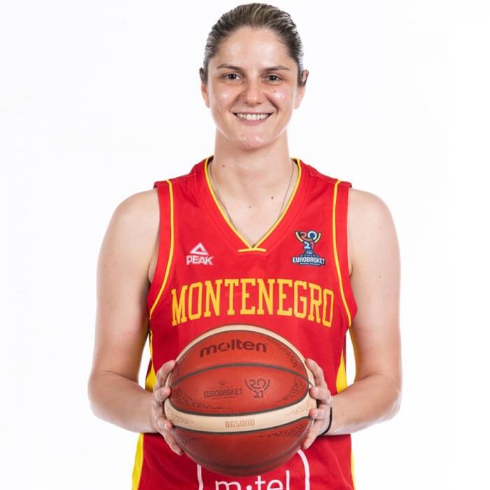 Foto de Jelena Dubljevic, temporada 2021-2022