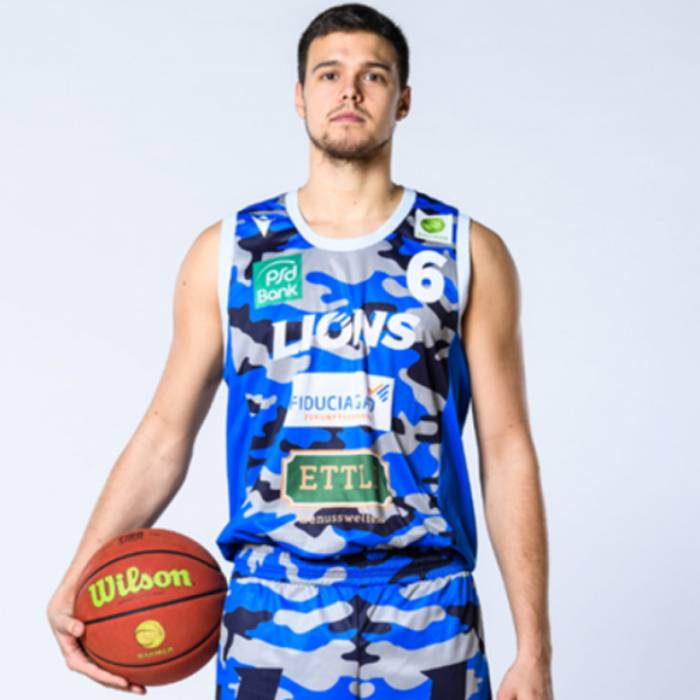 Photo de Emil Savic, saison 2019-2020