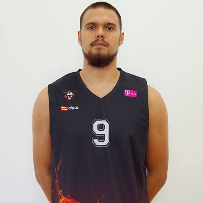 Photo de Emil Savic, saison 2021-2022