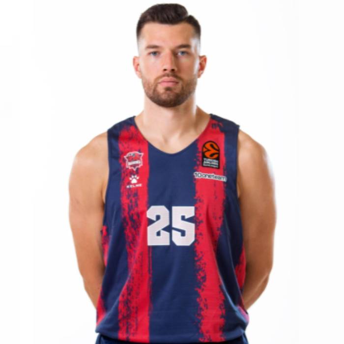 Foto de Alec Peters, temporada 2021-2022