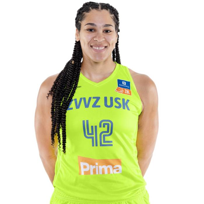 Foto de Brionna Jones, temporada 2021-2022